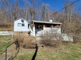 1522R Harvey Rd, Huntington, WV 25701
