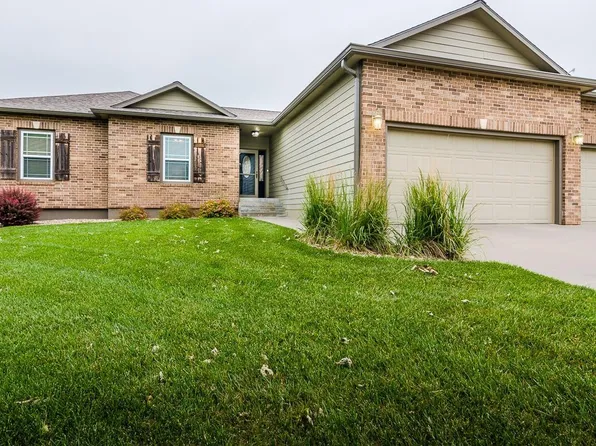 1104 E Park Grove Dr, Manhattan, KS 66503