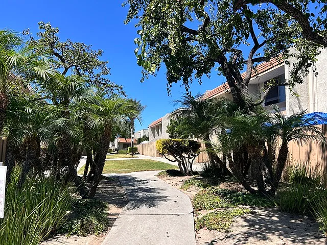 2 bed, 967 sqft, $2,850 — Photo 2