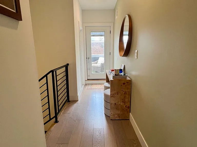 166 W Laurel St — Photo 17