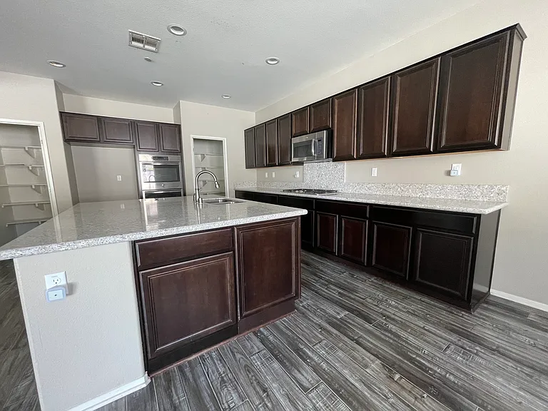1327 Orchis Ln — Photo 8
