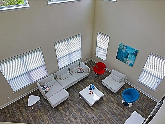 3rd image of 8748 Peachtree Park Ct