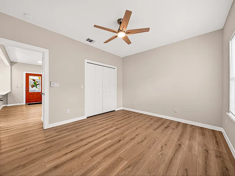 631 E Mistletoe Ave — Photo 13