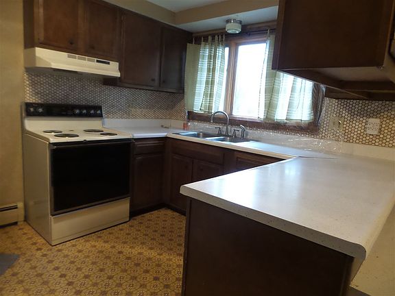 3rd image of 303 N 2nd St