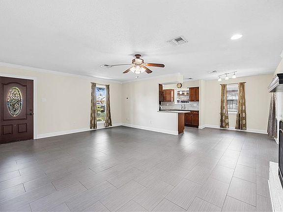 5th image of 210 Janet Dr