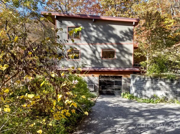 26 Snow Shoe Dr, Asheville, NC 28803