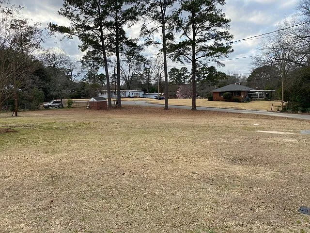 4 bed, 2500 sqft, $1,600 — Photo 2