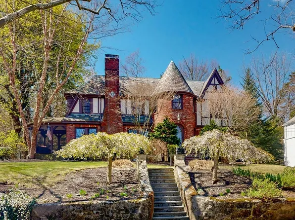 32 Alberta Rd, Brookline, MA 02467