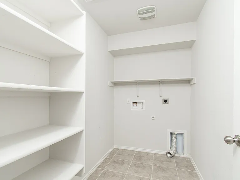 9019 Stonehollow Dr — Photo 13