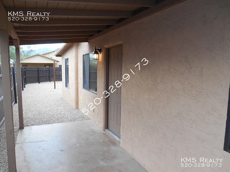 4107 E Los Robles St — Photo 2