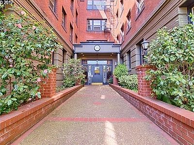 Entry to building