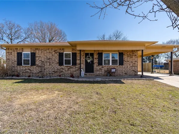 1402 Brewer Ln, Lavaca, AR 72941