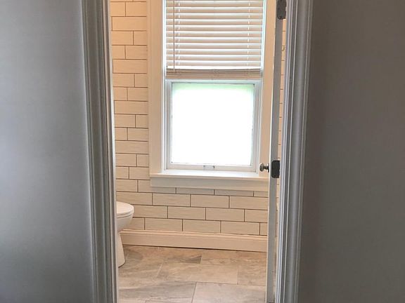 5th image of 7044 Dover Ct