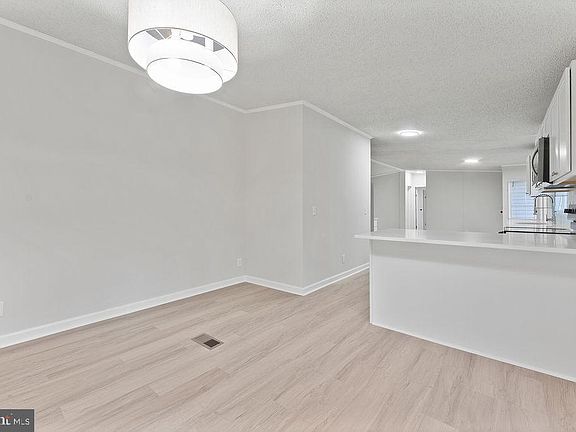 4th image of 1109 Eastham Rd