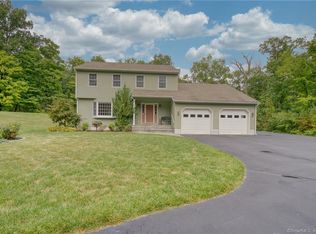 66 Sachem Dr, Middletown, CT 06457