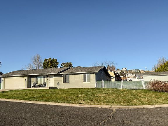 3rd image of 710 Viewcrest Ct