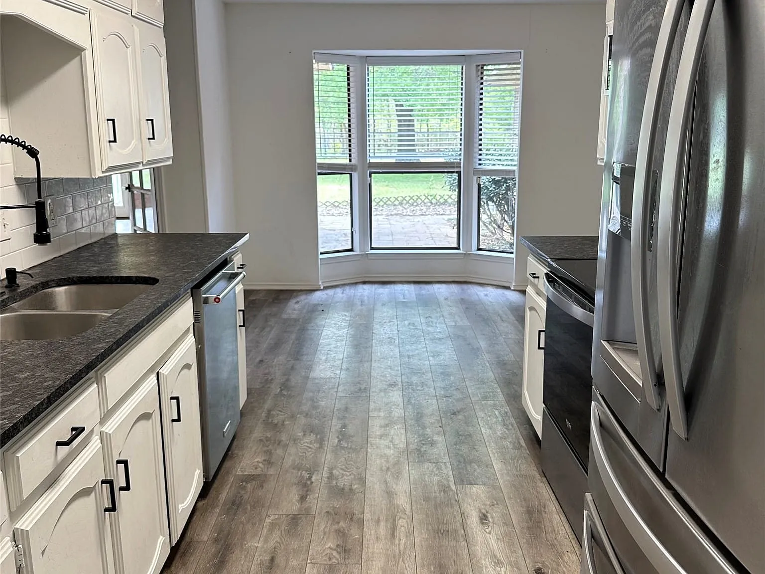 3 bed, 2.0 bath, 1958 sqft, $4,000 — Photo 4