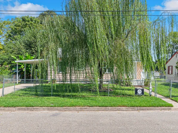 35 Hickory Hill Rd, Hampton, VA 23666