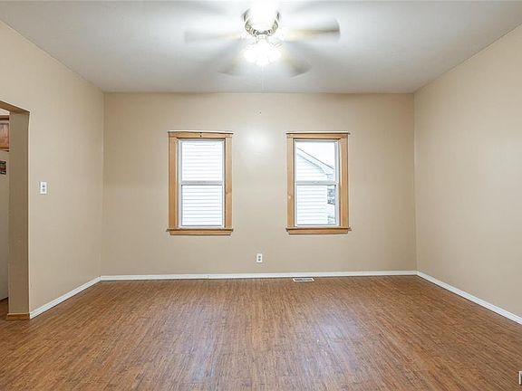 4th image of 301 E Washington Ave