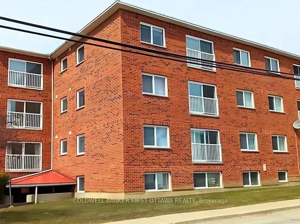 2 Rideau St #2, Westport, ON K0G 1X0