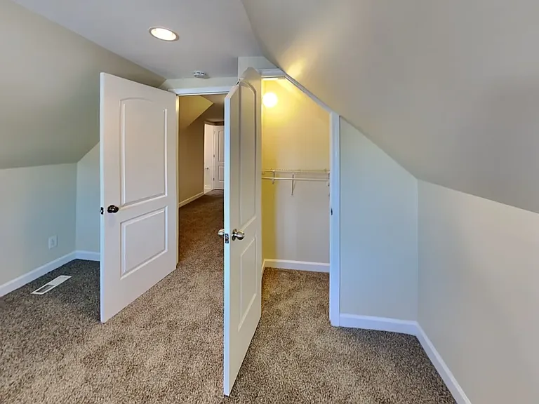 2831 N Austin Ave — Photo 6