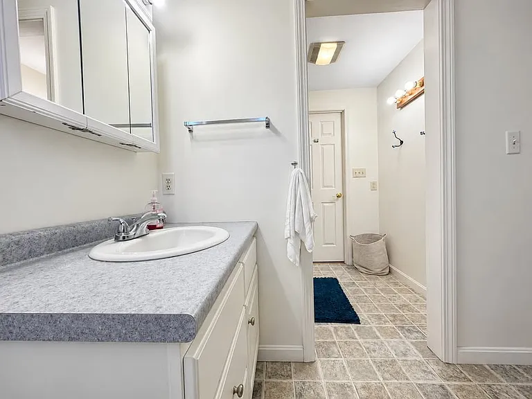 129 Lawrence Rd — Photo 25