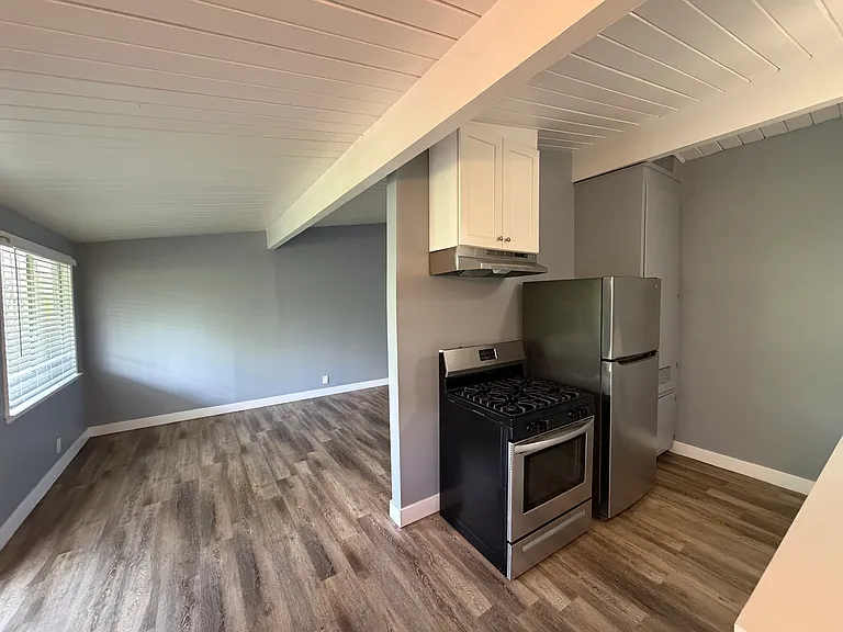 7050 6th Ave #6 — Photo 3