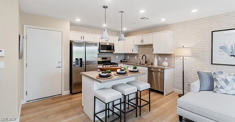 1st image of 907 Watford Pl