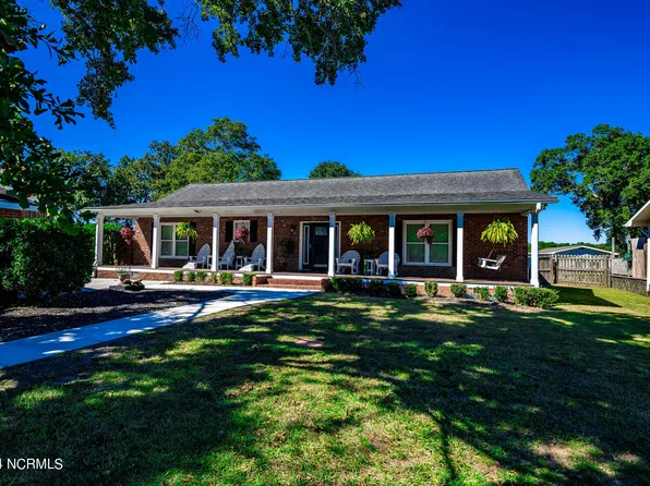 737 Chadwick Shores Drive, Sneads Ferry, NC 28460