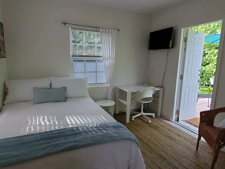 Studio with furniture included