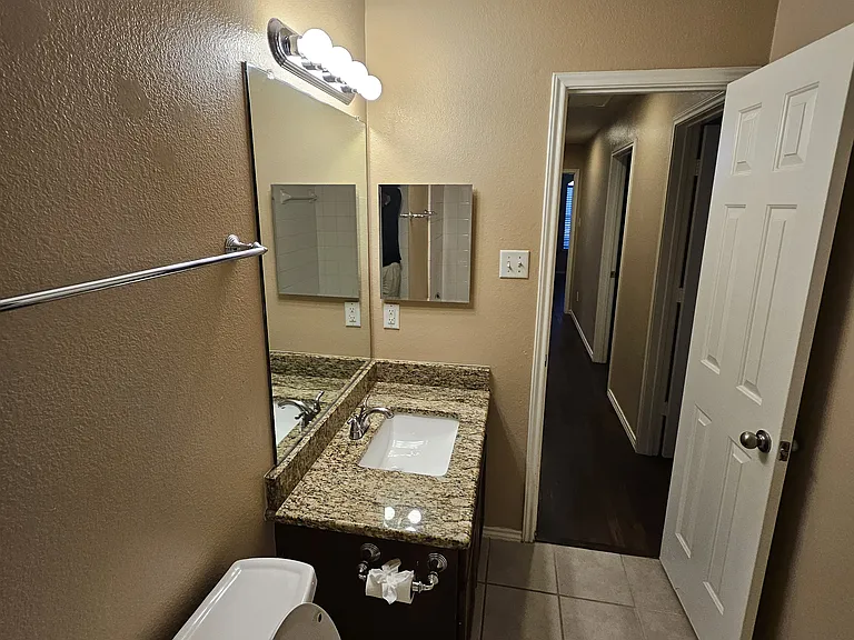 3235 Guadaloupe — Photo 34
