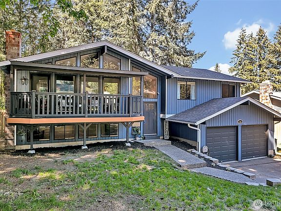 2nd image of 791 NE Pinecrest Drive