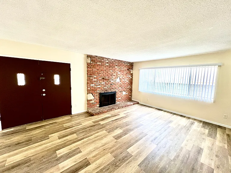 4441 W 134th St #F — Photo 8