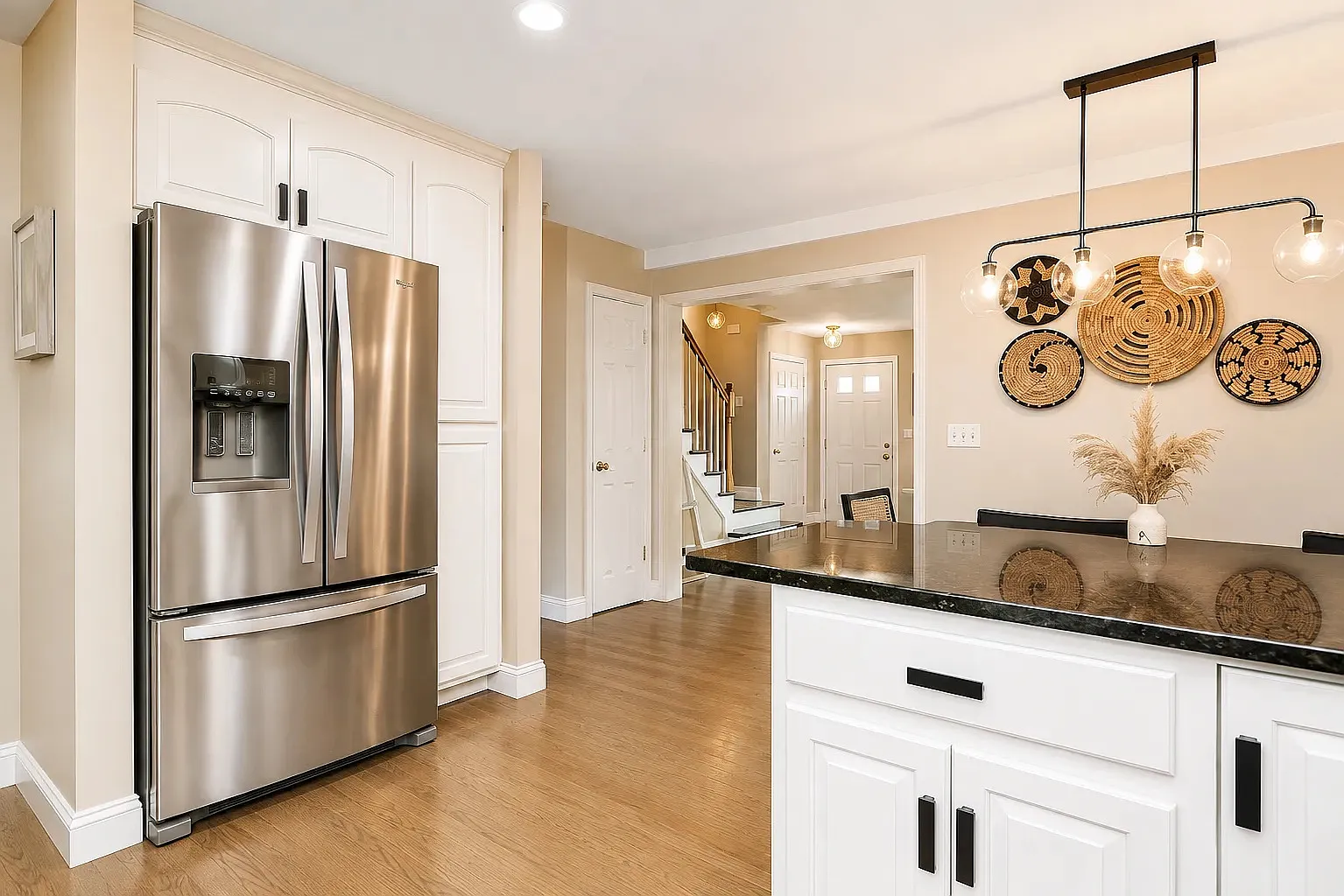 3 bed, 2033 sqft, $3,995 — Photo 2