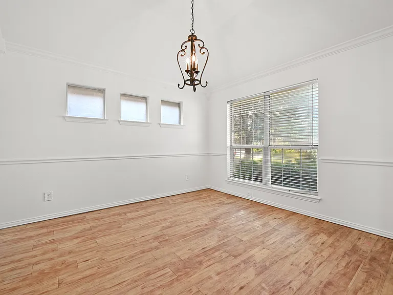 1665 Amberwood Loop — Photo 7