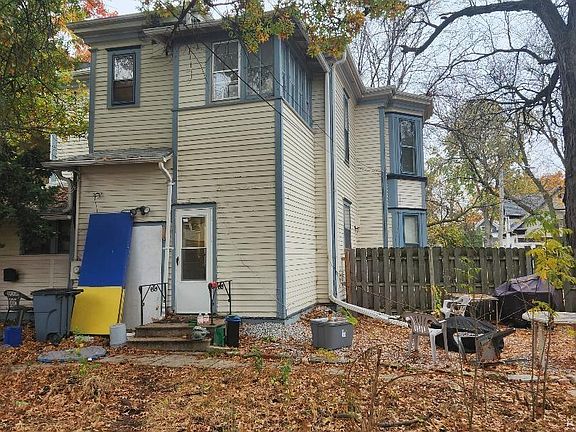4th image of 1900 Euclid Ave