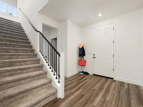 5th image of 998 Fullerton Ranch Rd