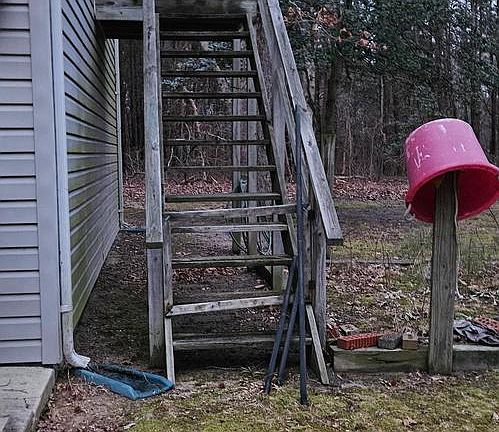 3rd image of 17420 W Hudson Pond Rd