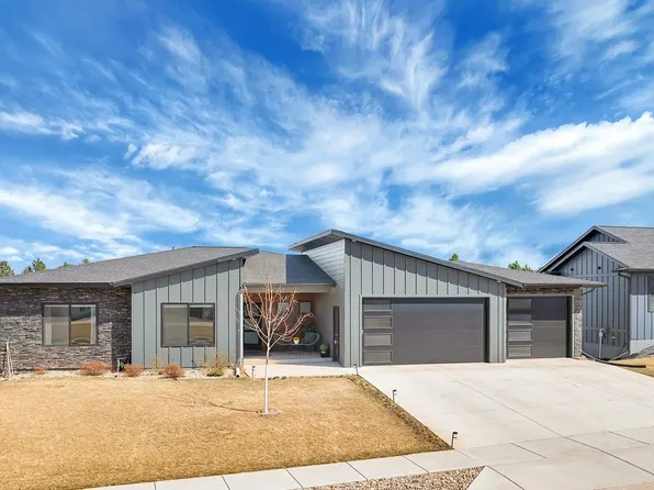 5910 Cloud Peak Dr, Rapid City, SD 57702