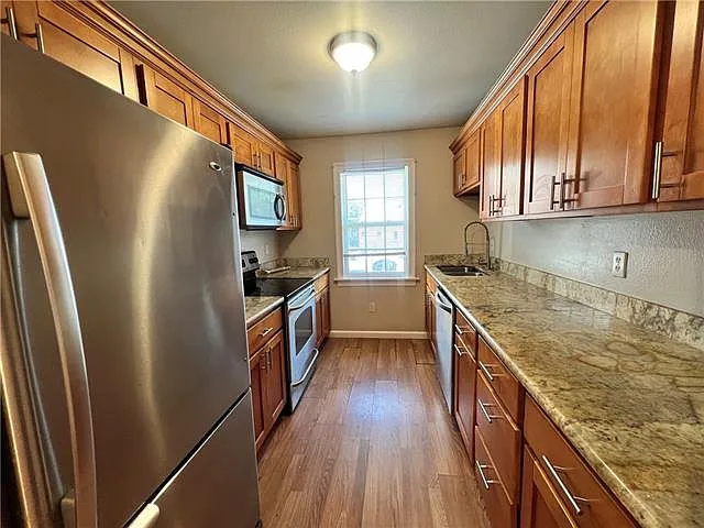 2 bed, 1.0 bath, 700 sqft, $1,300 — Photo 2