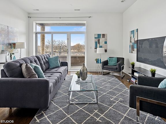 3rd image of 2409 W Catalpa Ave APT 302
