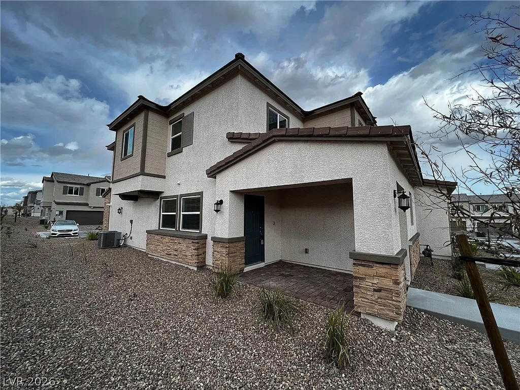 4 bed, 2.5 bath, 1476 sqft, $1,995 — Photo 3
