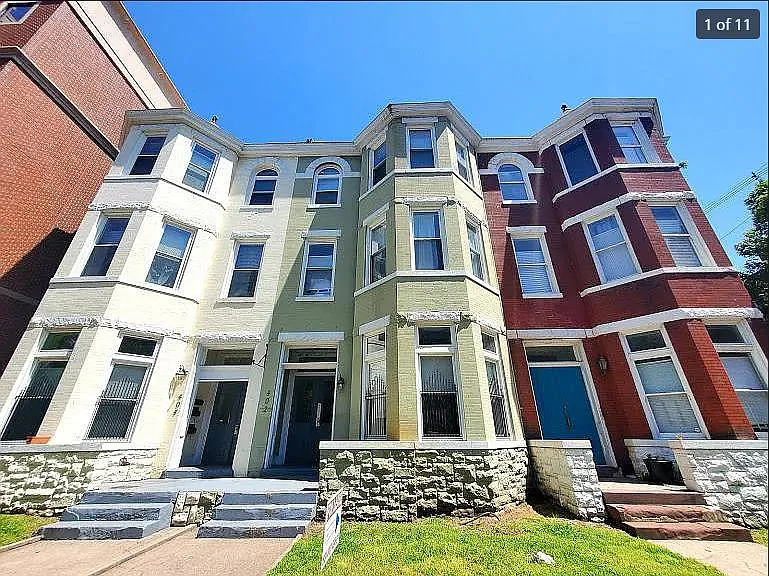 3 bed, 900 sqft, $1,795 — Photo 2
