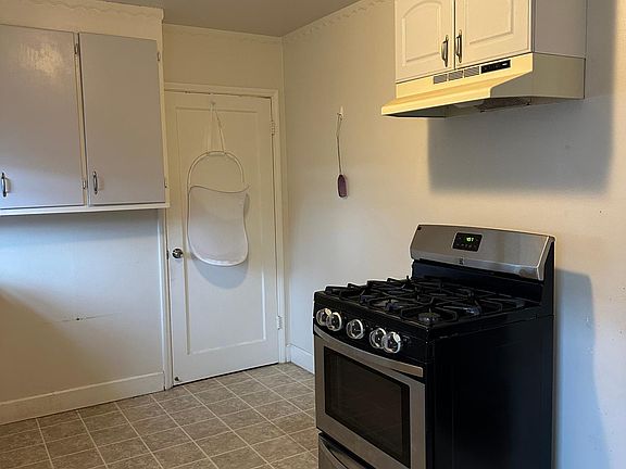 4th image of 209 Medford Ave
