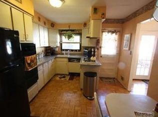 4 Dudley Ln, Dix Hills, NY 11746