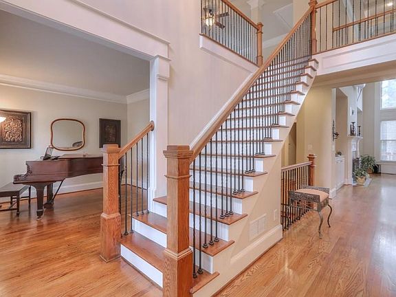 2nd image of 2550 Wynmont Pl