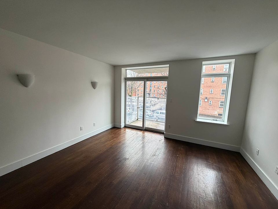 1st image of 88 Lorraine St #3