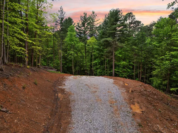 14 Clay Alexander Rd, Campton, KY 41301