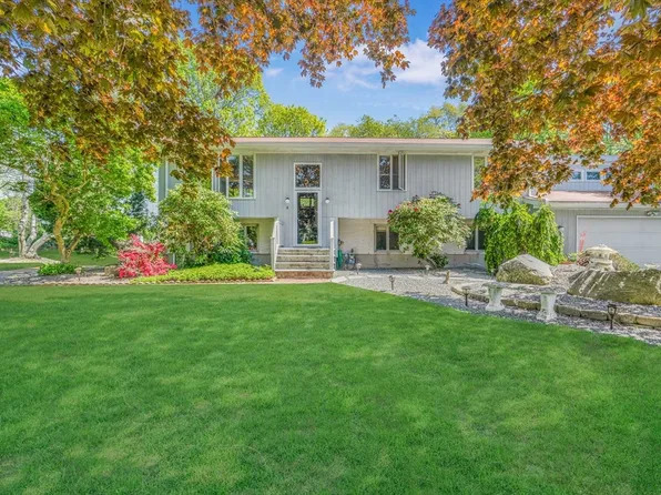 52 Charlene Dr, Somerset, MA 02726