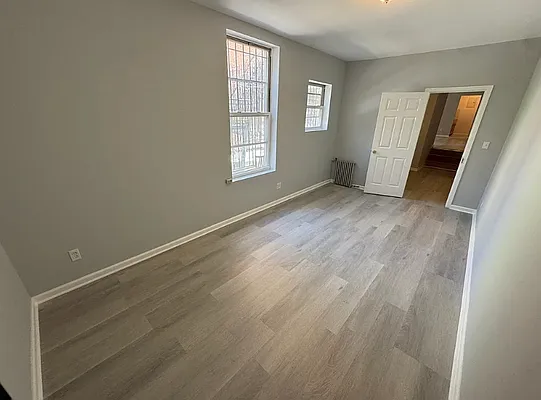 Bedroom, photo 1